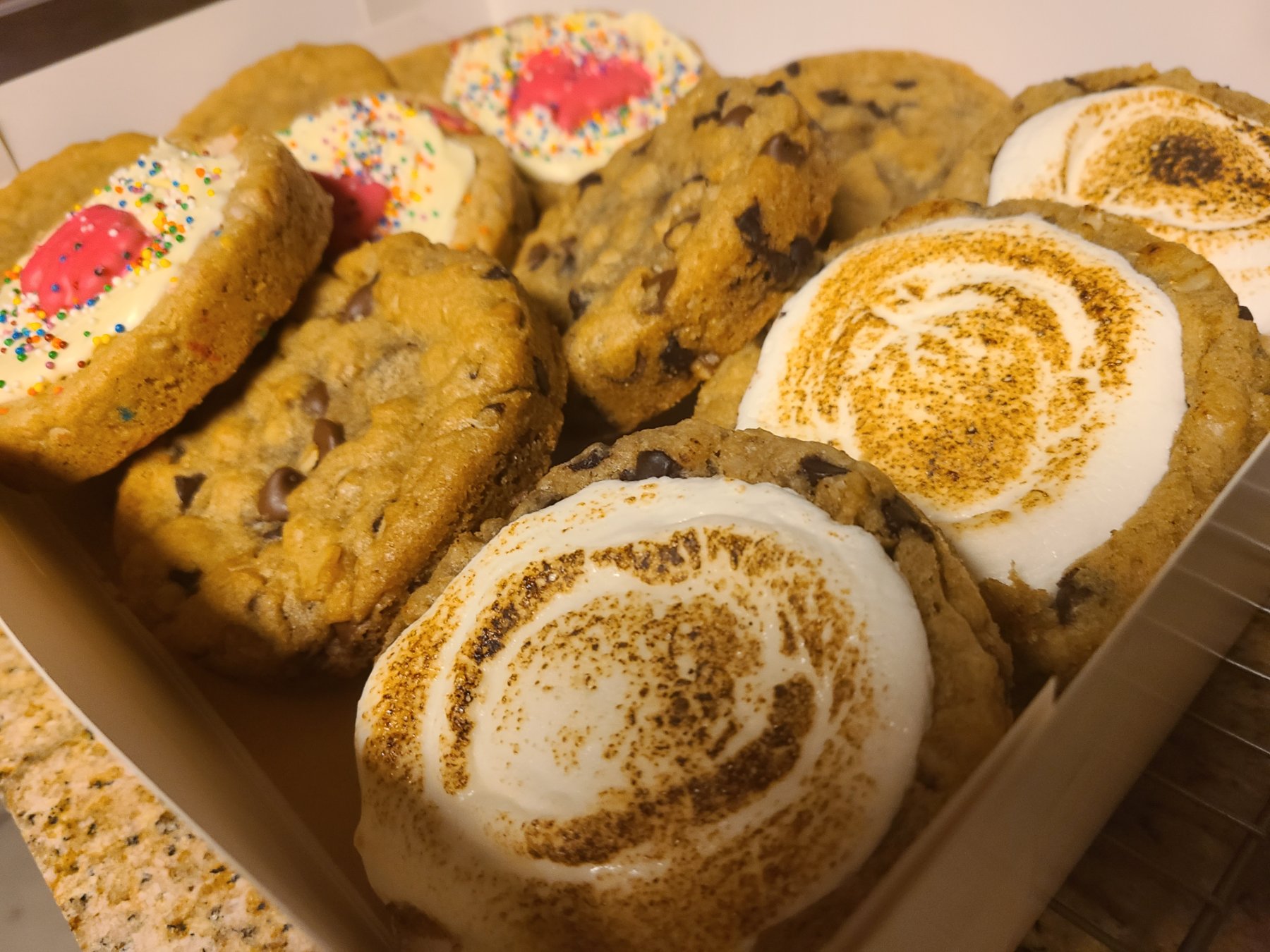 AUNTIE'S COOKIE JAR logo